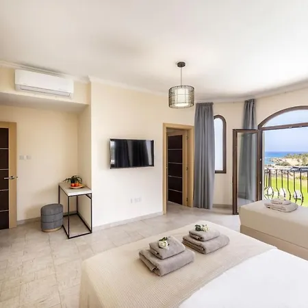 Sunnyvillas: 4br Seafront Villa*private Pool*bw44 Villa Protaras